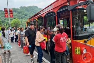 记者：切尔西目前对奥克雷斯不感兴趣，没有提出报价